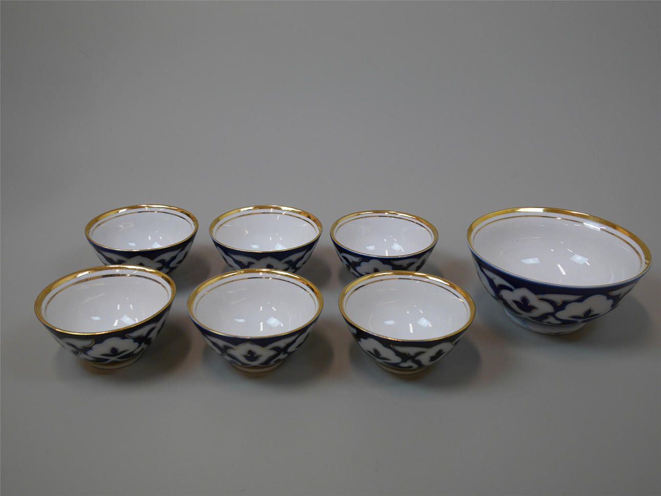 SKÅLAR, 7 stycken. Porslin.