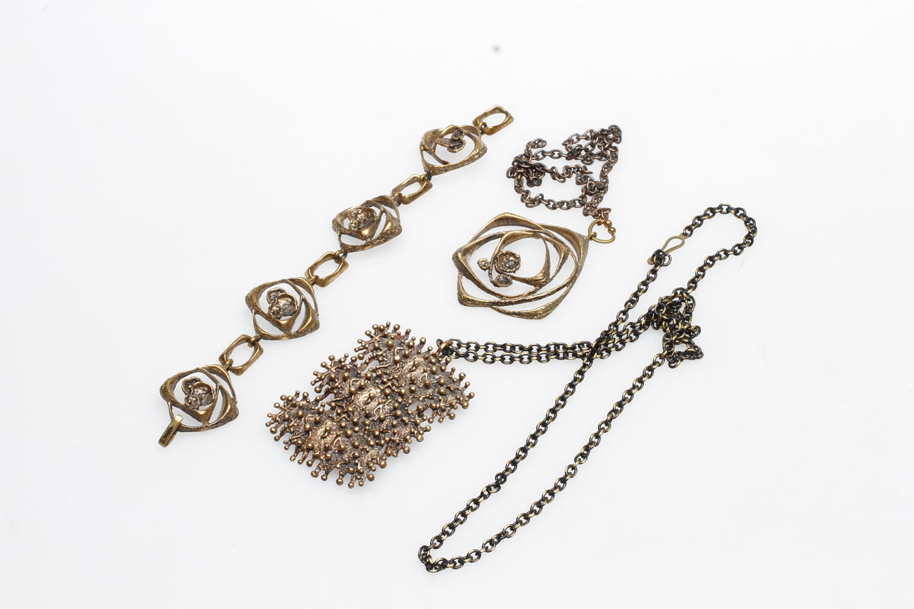 SMYCKEN, 3 delar, brons, bl.a. Karl Laine, Finland.