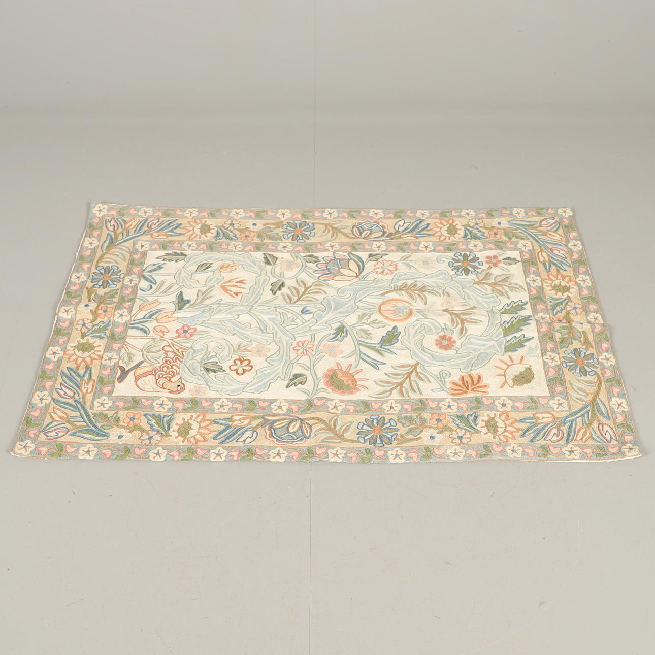 A MODERN CHAIN STITCH RUG.