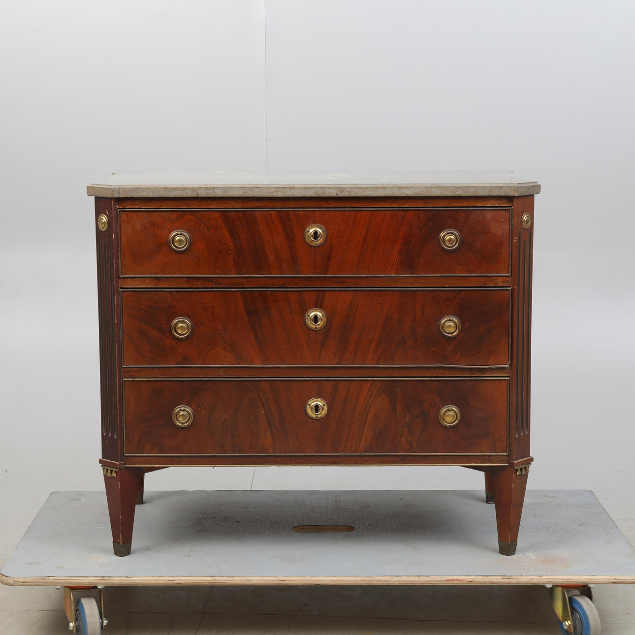 BYRÅ, sengustaviansk stil, 1900-tal.