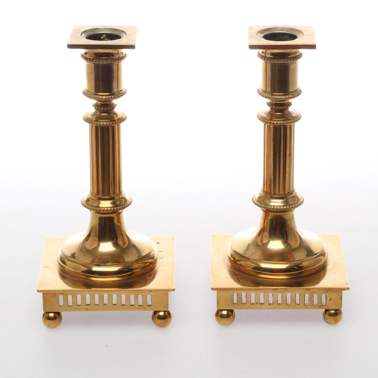 LJUSSTAKAR, 1 par, mässing, gustavianskt stil, No 051, Gusum.