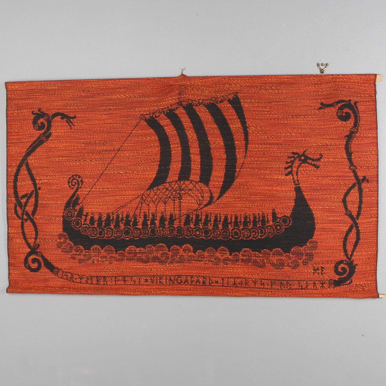 VÄGGBONAD, akryl, "Vikingafärd", design Margareta Eriksson, AB Borås Jacquard, 80 x 150 cm, 1900-tal.
