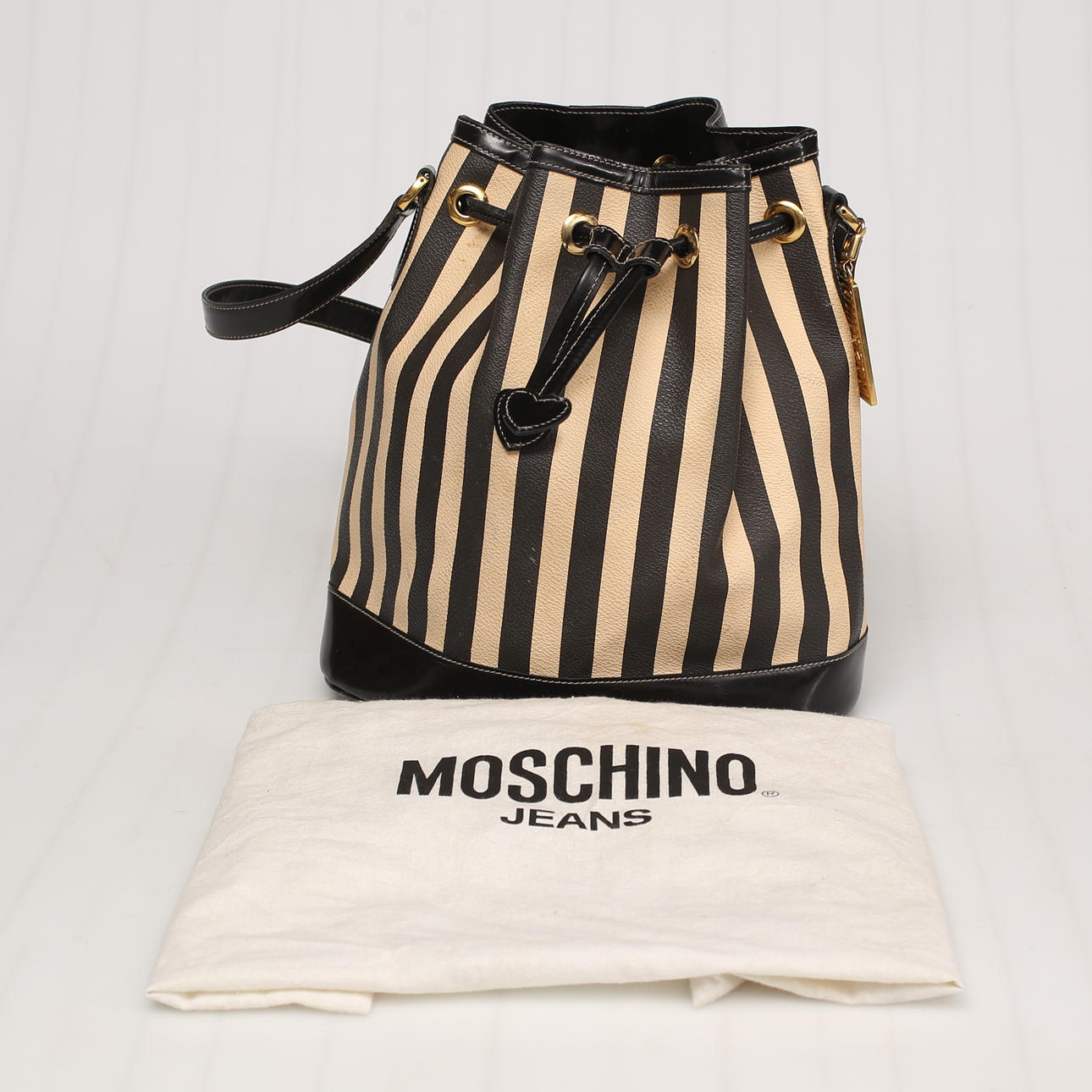 BUCKET BAG, Moschino by Redwall 443115. Vintage Cream and Black