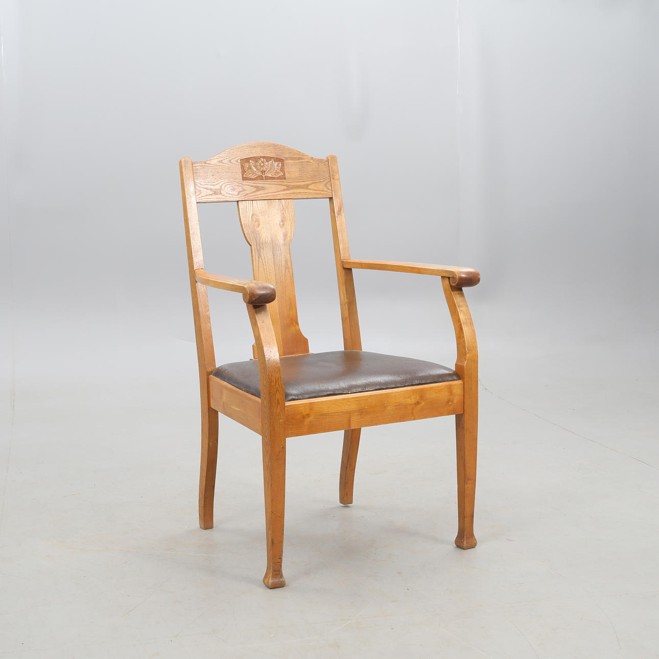 KARMSTOL. Jugend, 1900-talets första hälft.