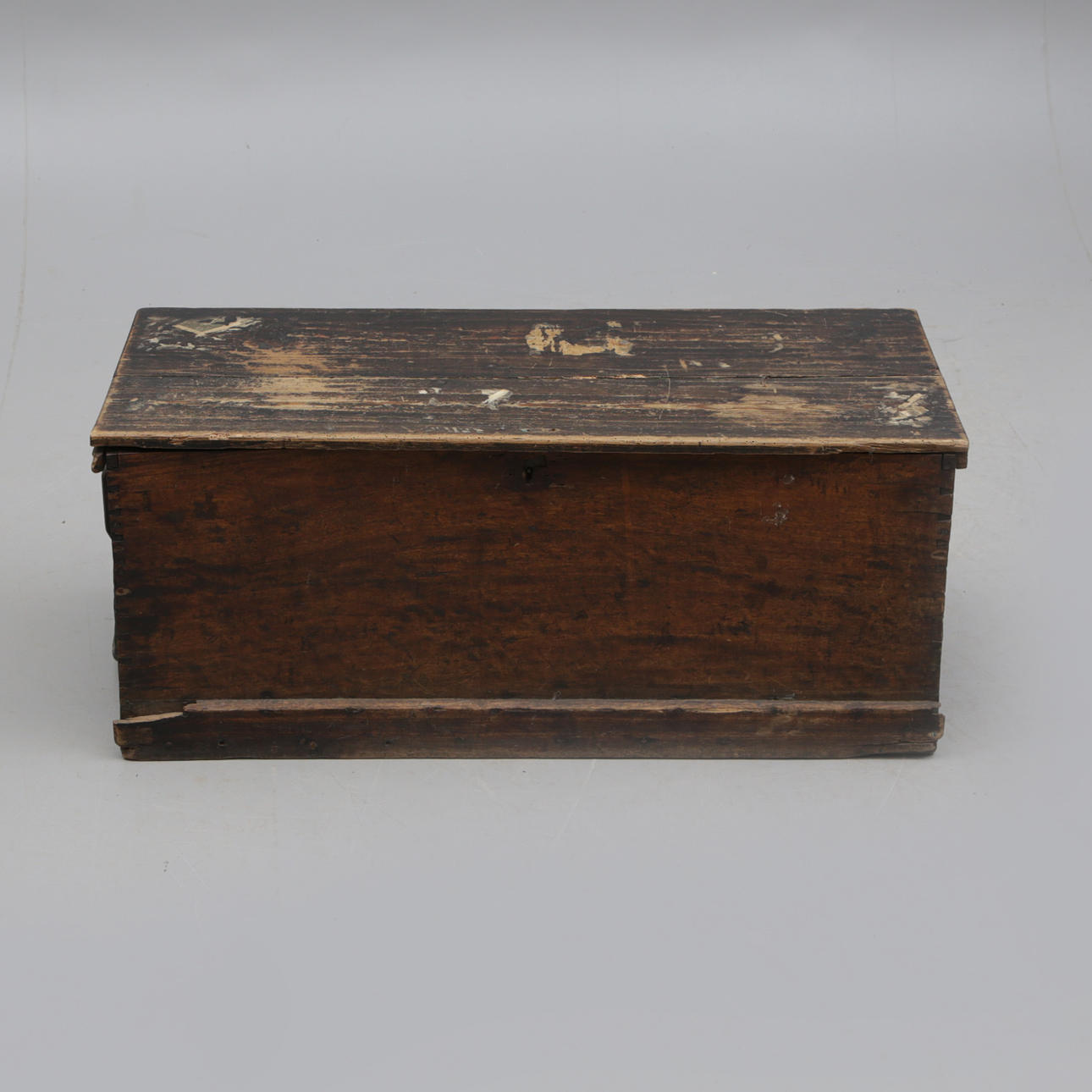 Un baúl de marinero de madera, c. 1900.