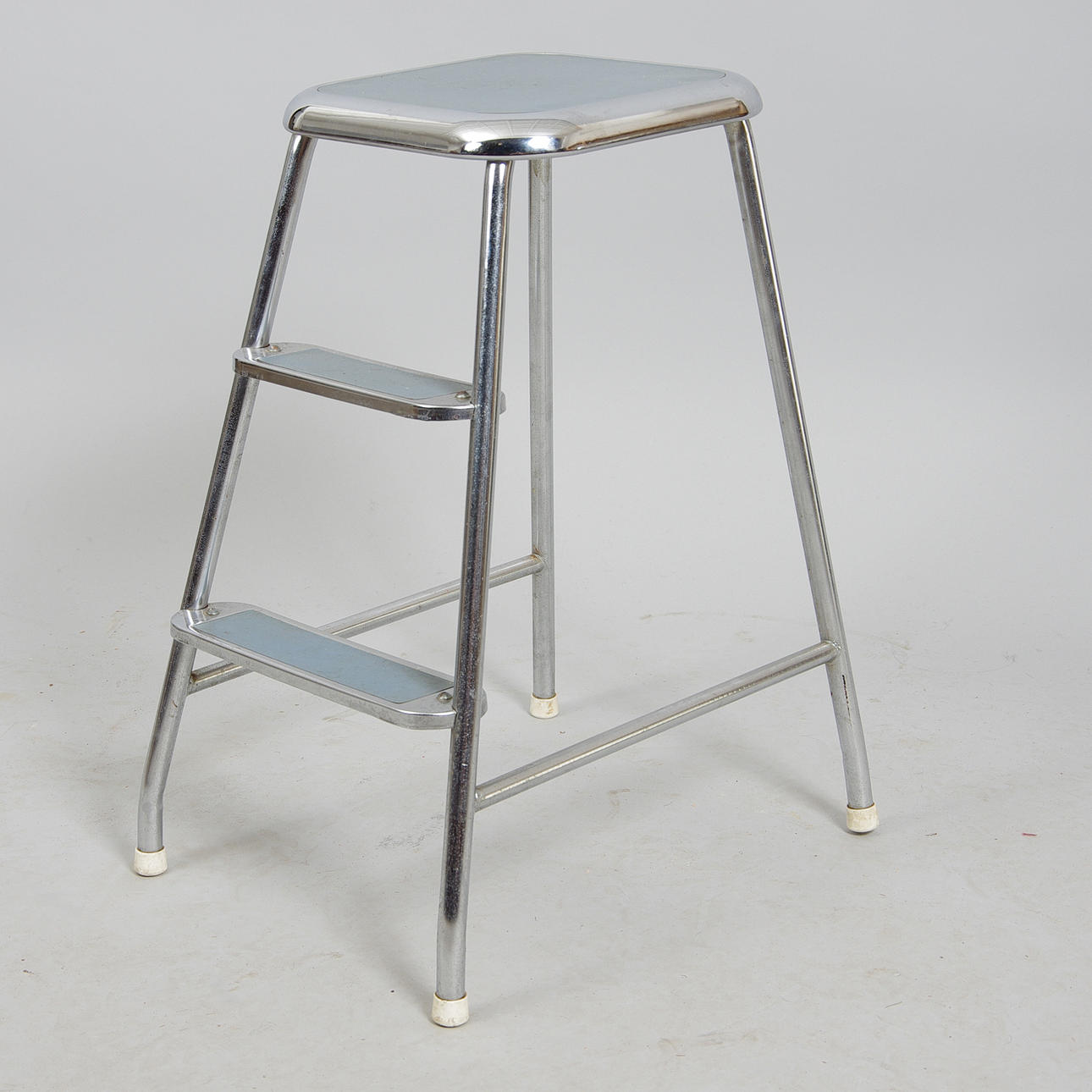 TRAPPALL, AWAB, blå med kronunerrede.