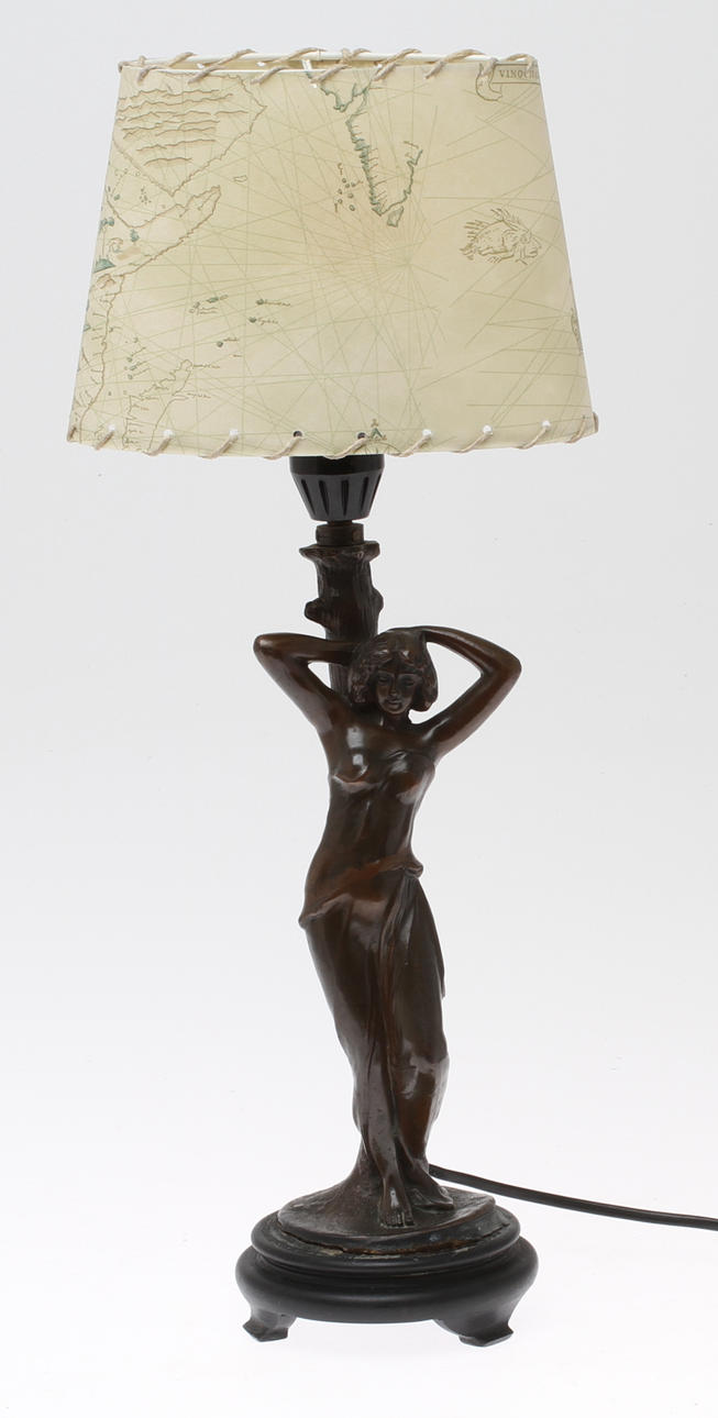 BORDSLAMPA med fot i form av kvinna, jugend, ca 1900.