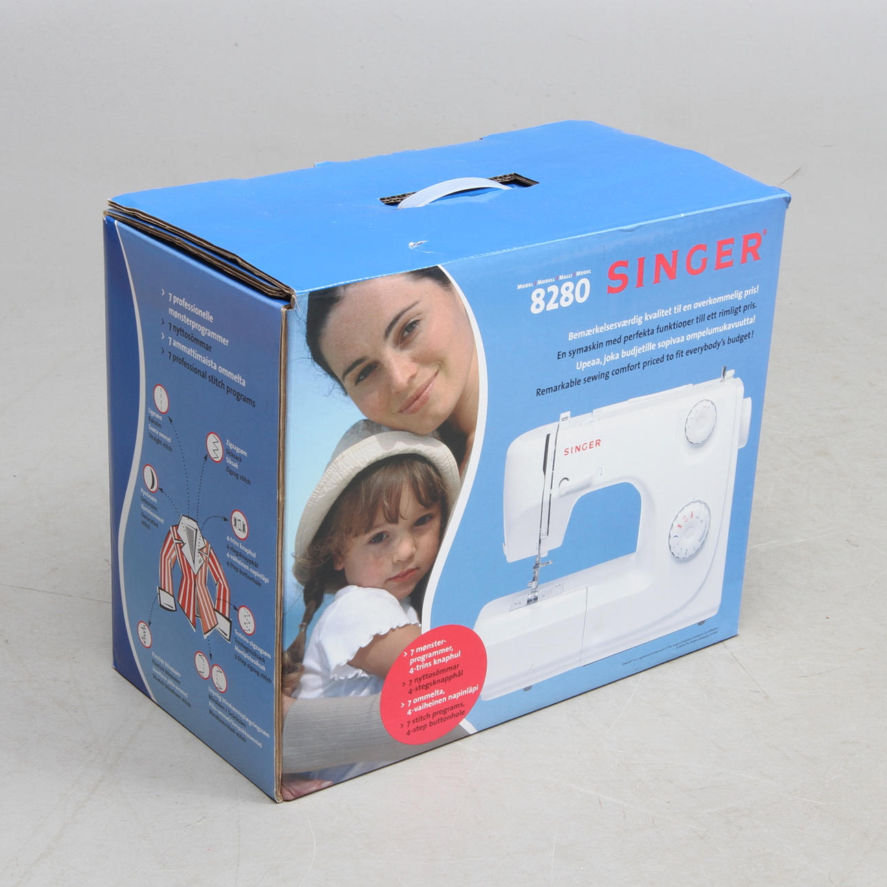 SEWING MACHINE, Singer model 8280.