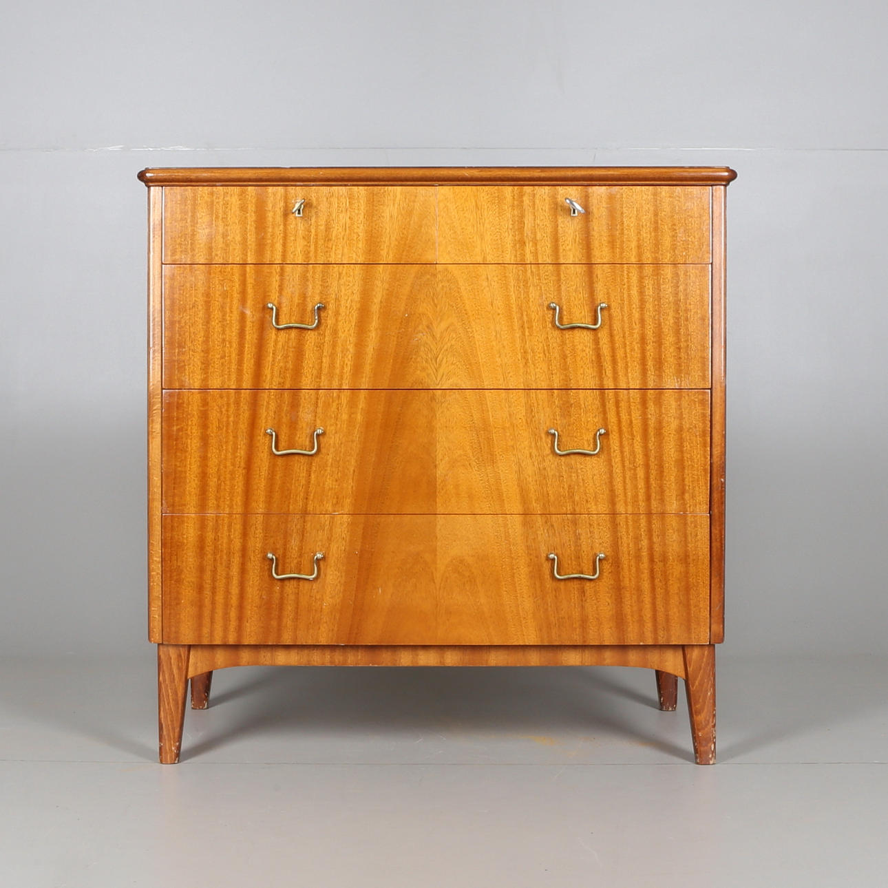 BYRÅ, trä, 1900-talets andra hälft.