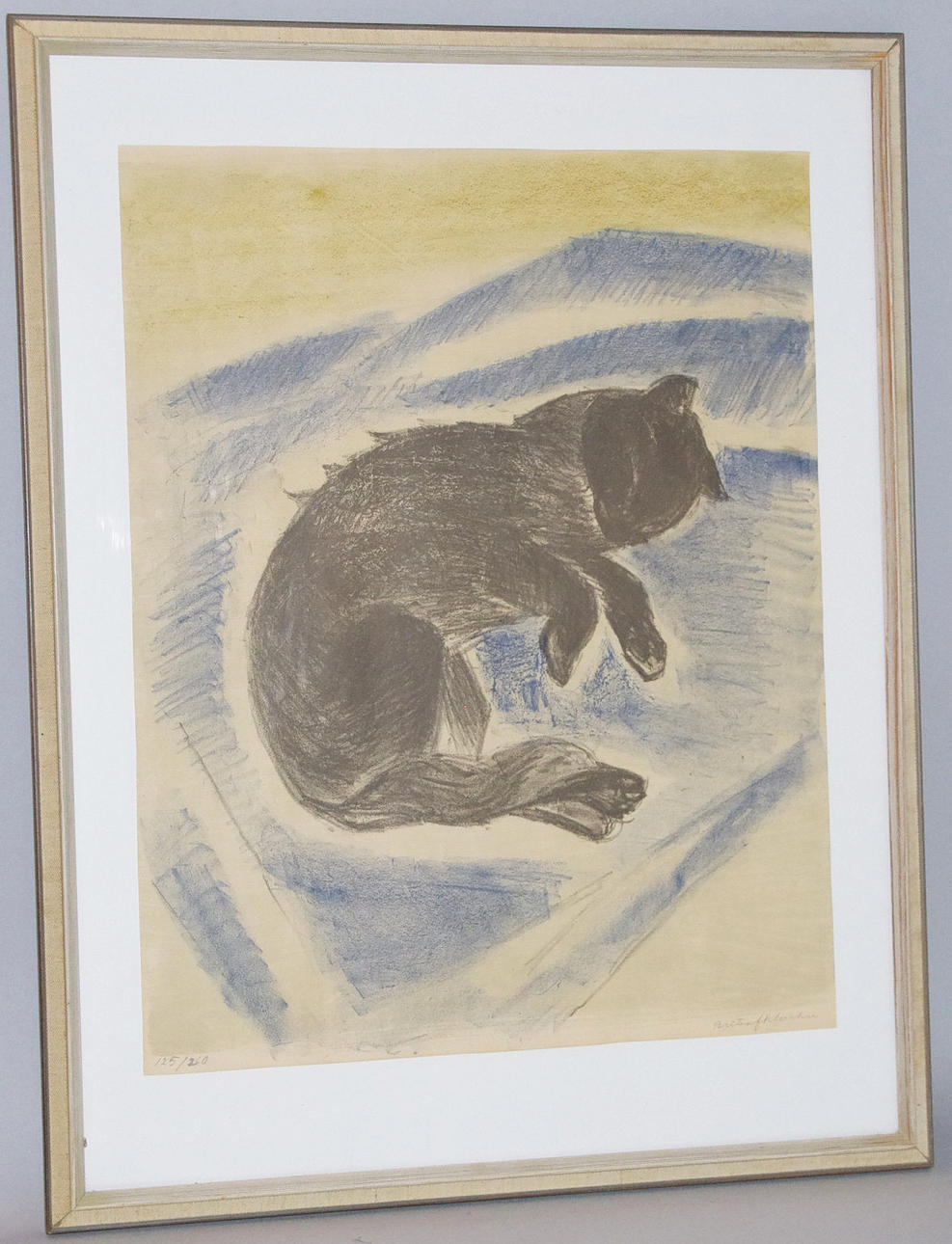 BRITA AF KLERCKER. Sovande katt, färglitografi, signerad.