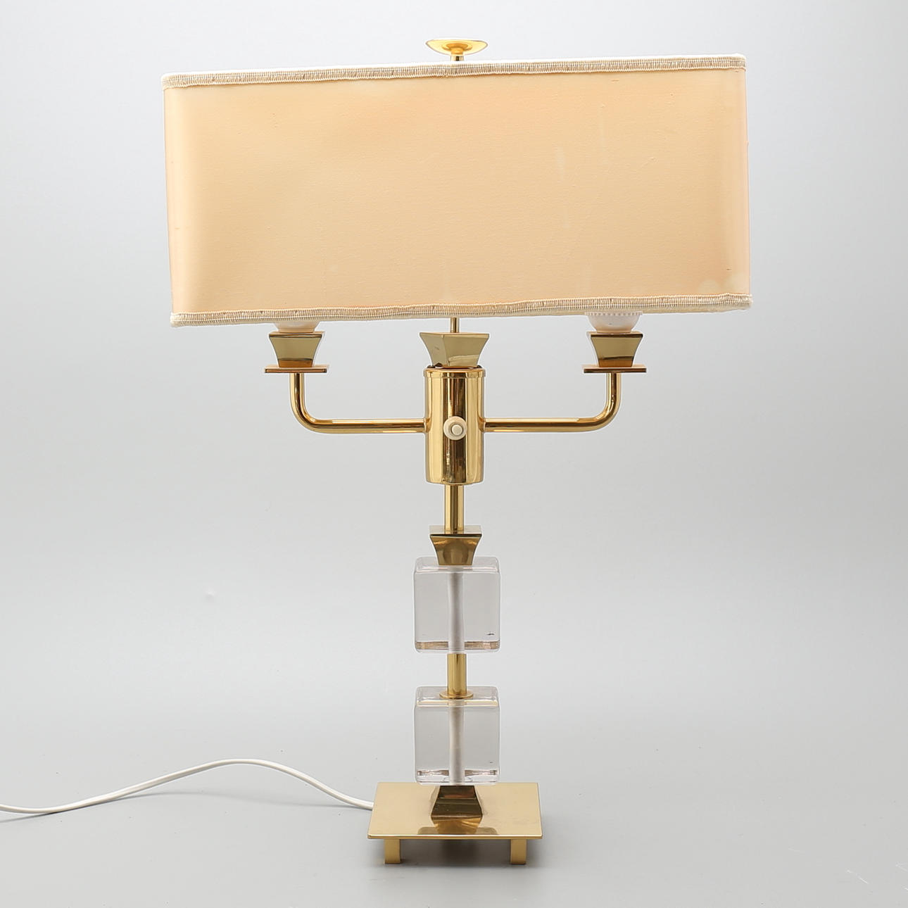 BORDSLAMPA, gulmetall och glas, Malmö Metallvarufabrik AB, 1900-tal.