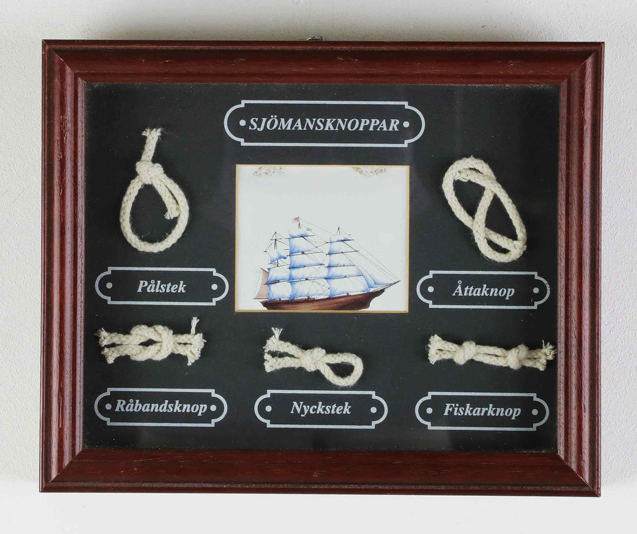 KNOPTAVLA, exempel på Sjömansknopar.