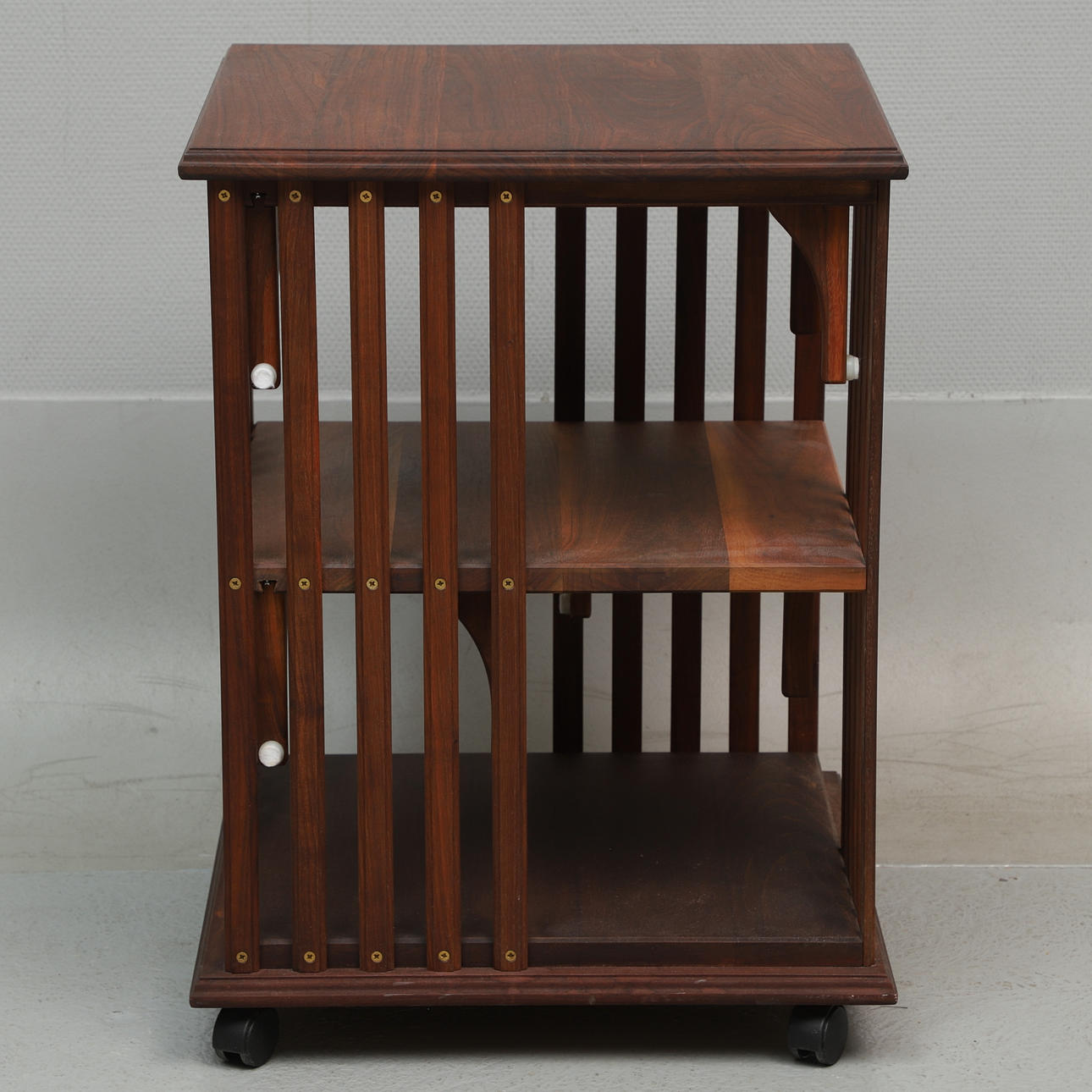 BOKSPURRA, wood, signed Eric Schill, Sandsbro, dated 2000.