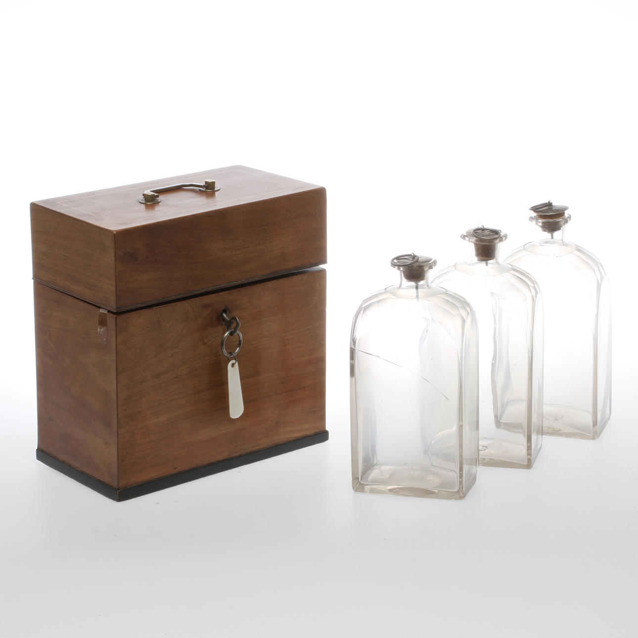 FLASKOR 3 st glas i schatull, 1800-tal.