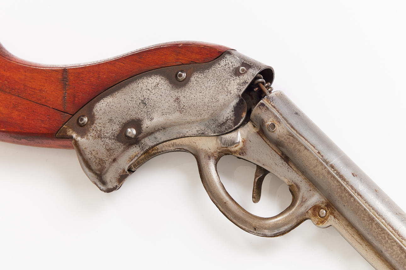 AIR RIFLE, Markham New King, circa 1900. Weapons & Militaria - Guns ...