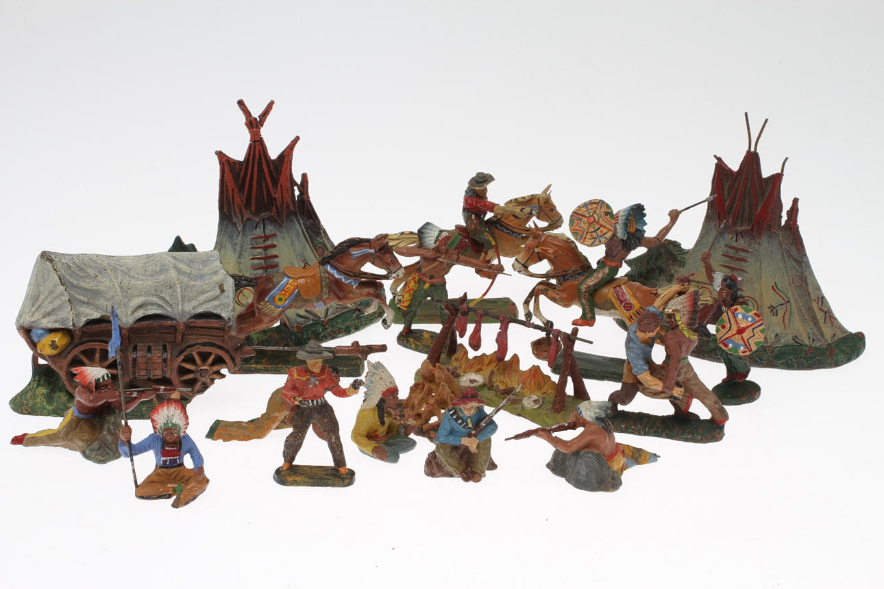 ELASTOLIN WESTERN figures in mass.