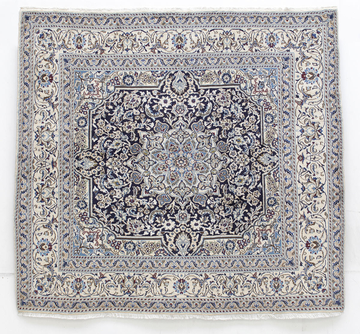 MATTA, Persisk, Nain med silkesinslag, 200 x 180 cm.