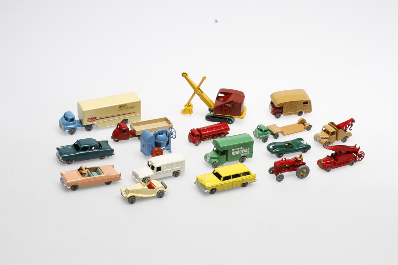 MODELLBILAR, 17 st, Lesney.