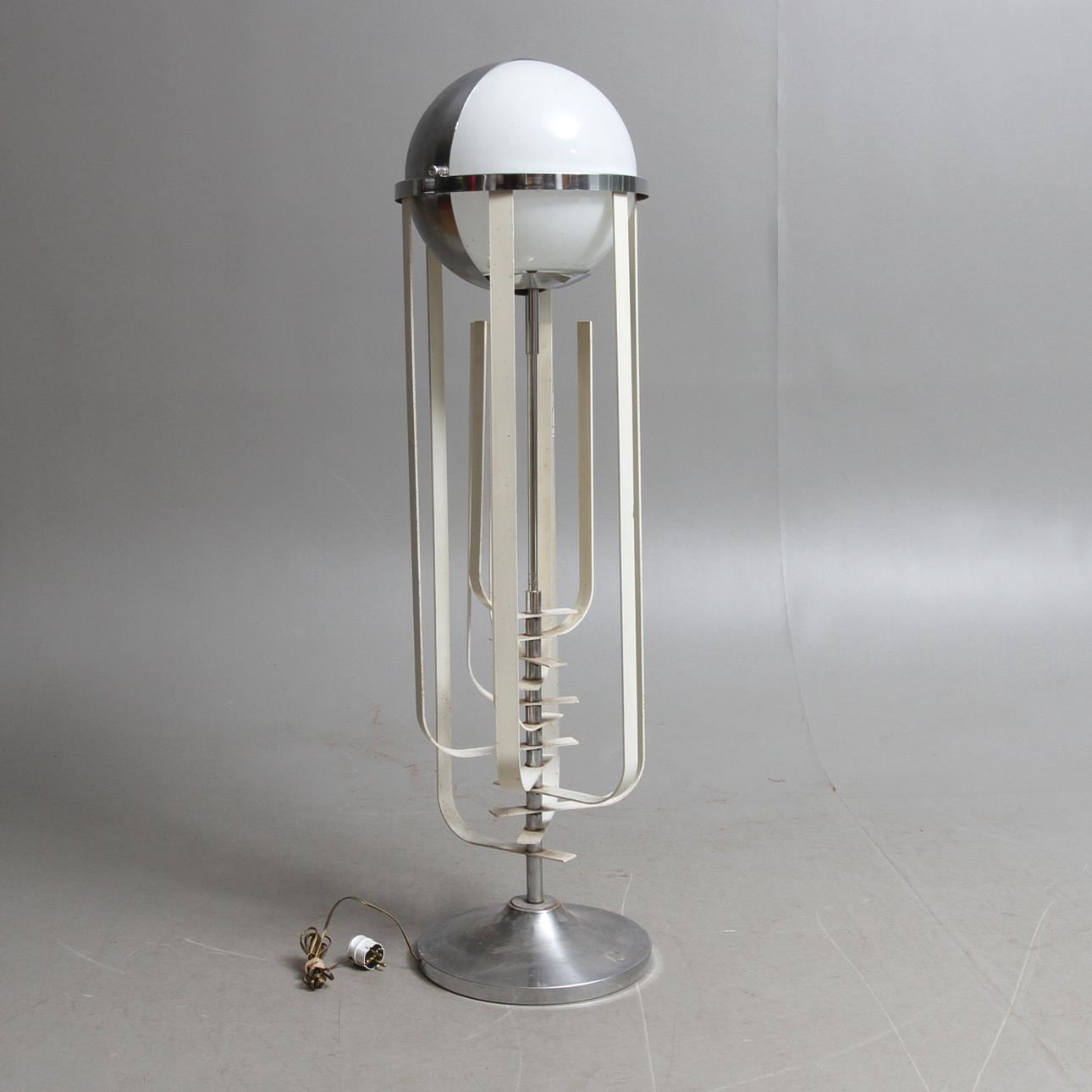 GOLVLAMPA, enligt uppgift Tyskland, 1900-talets andra hälft.