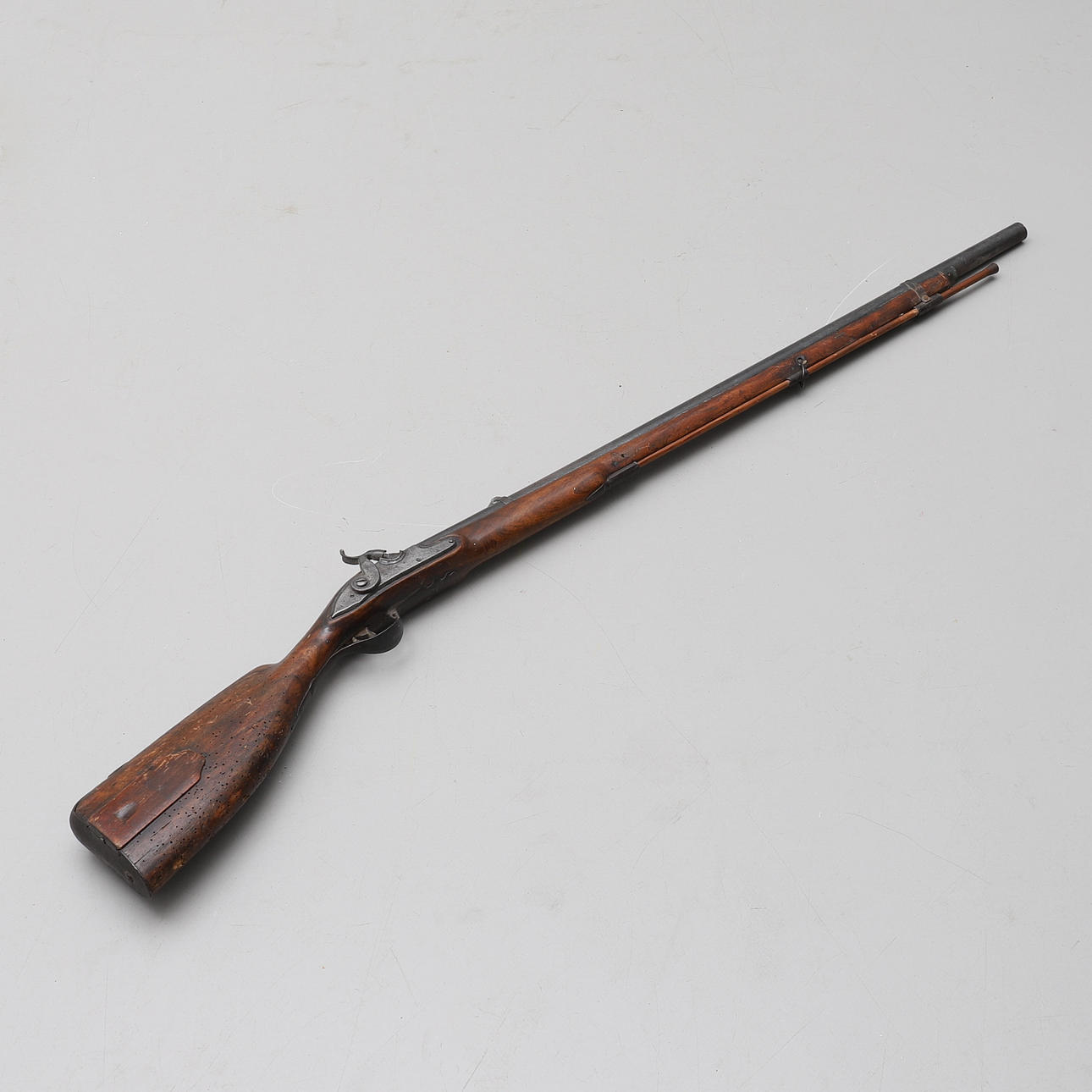 BATTLE-LOCK RIFLE, CONVERTED, 17TH/19TH CENTURY. Weapons & Militaria ...