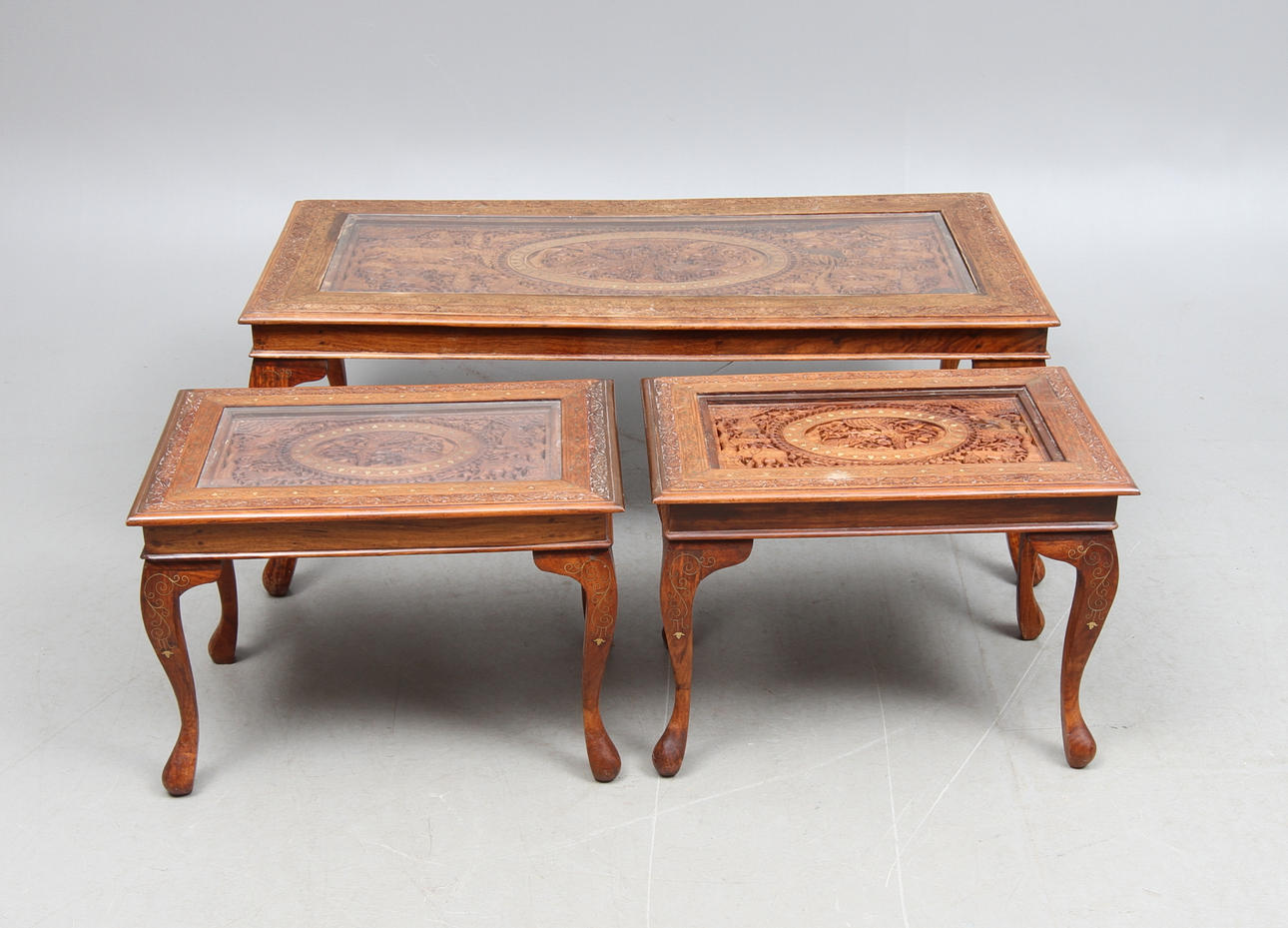 BORD, 3 st, orientaliska, 1900-talets andra hälft.