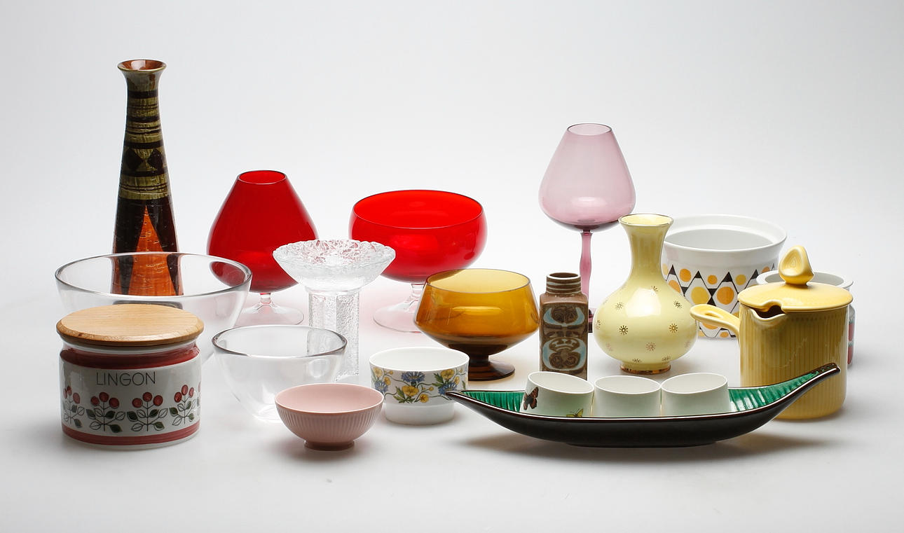 KERAMIK OCH GLAS, bland annat Rörstrand, Orrefors, Karin Eriksson, Gustavsberg, Arabia, Royal Copenhagen.