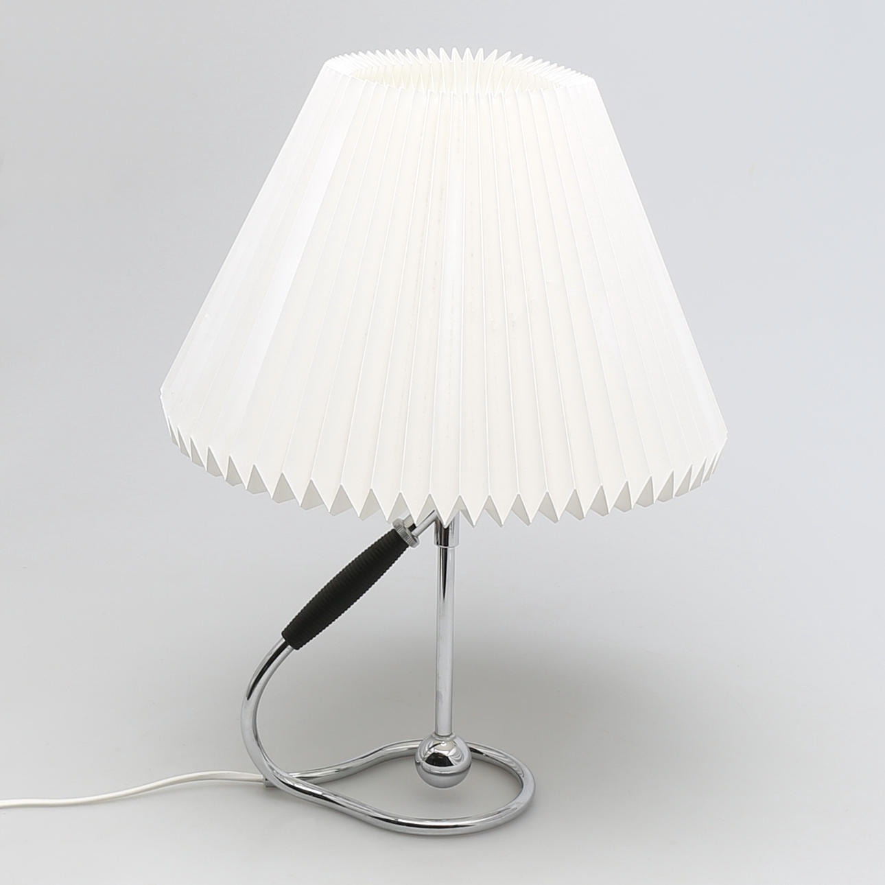 BORDS/VÄGGLAMPA, Kaare Klint för Le Klint.