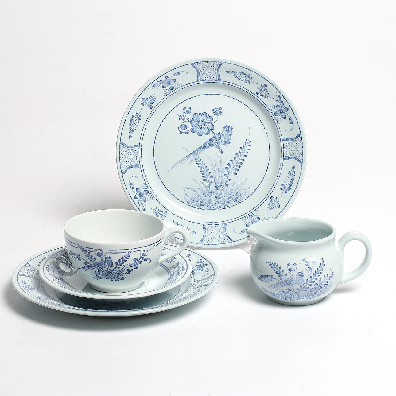 TEKOPPAR, FAT samt ASSIETTER, 26 delar, porslin, "Fågel Blå", Rörstrand. 1900-tal.