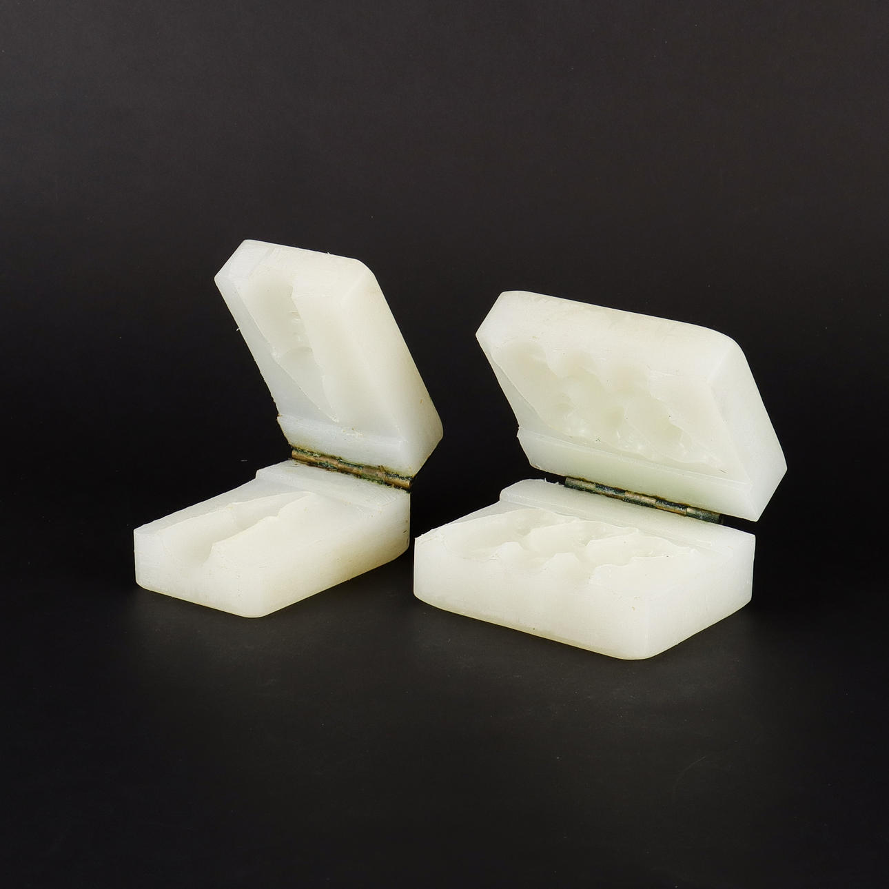 MARSIPANFORMAR 2 stycken, Tomte och Grisar.