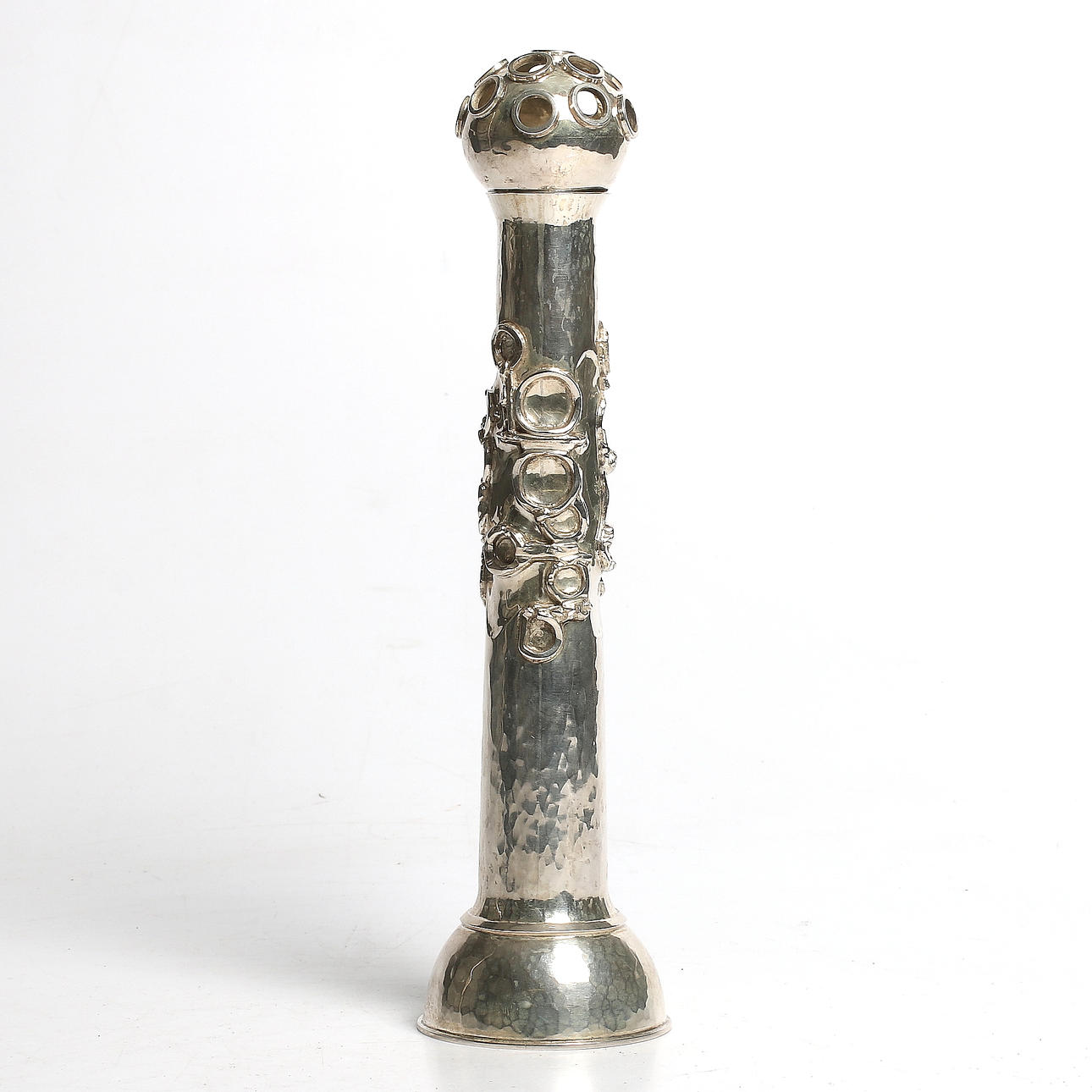 ROLF KARLSSON. Skulptur, sterling silver, Grillby. Signerad, 1976. Vikt 422 gram.