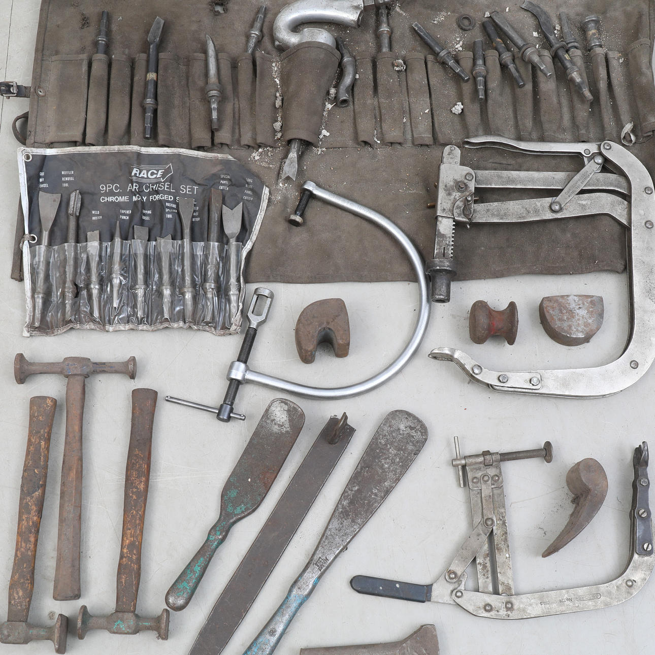 AUTON PELTILEIKKURITYÖKALU.