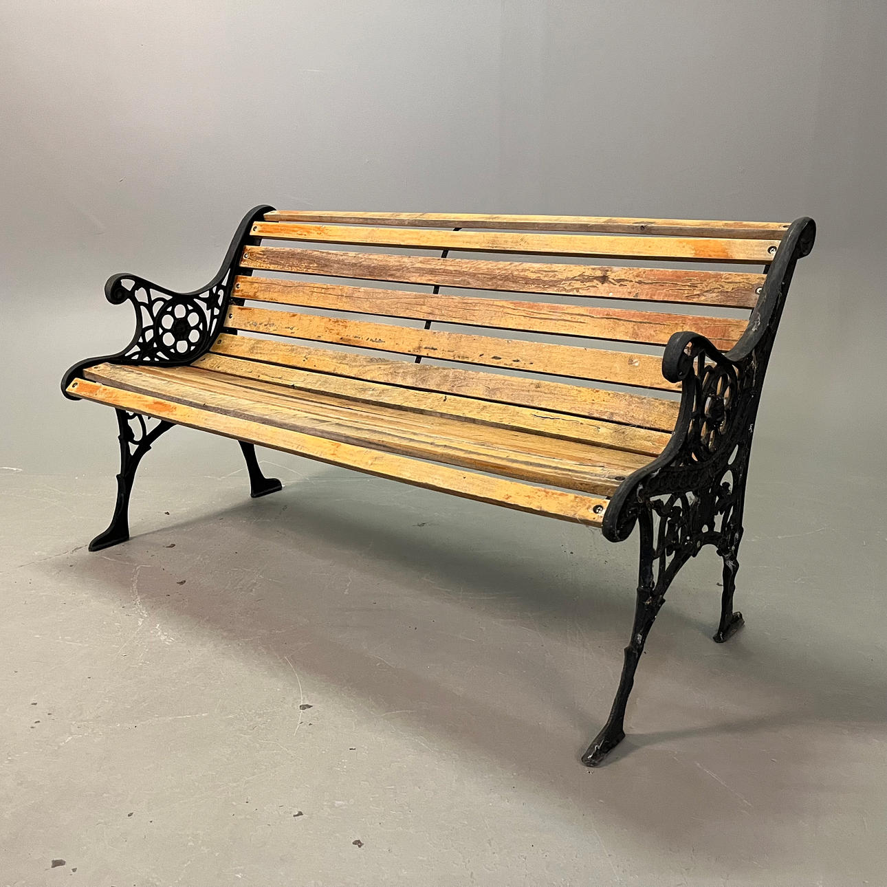 TRÄDGÅRDSSOFFA, trä och gjutjärn.