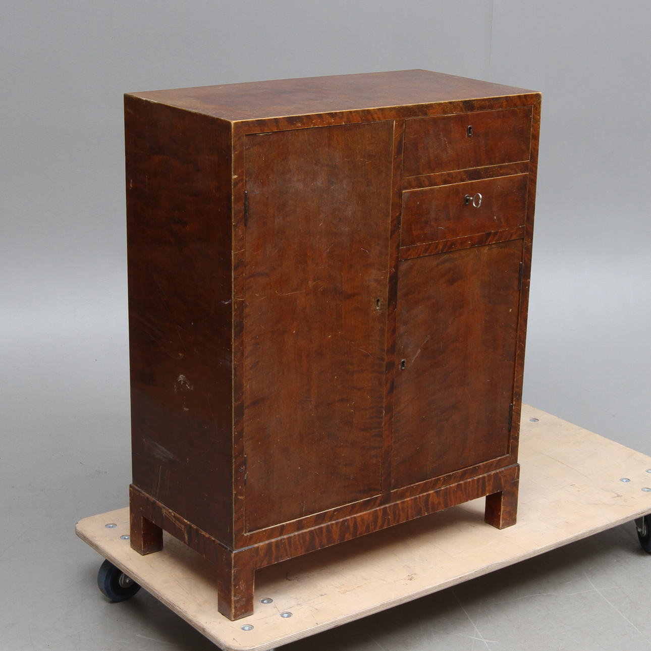 SKÅP, funkis, 1930-tal.