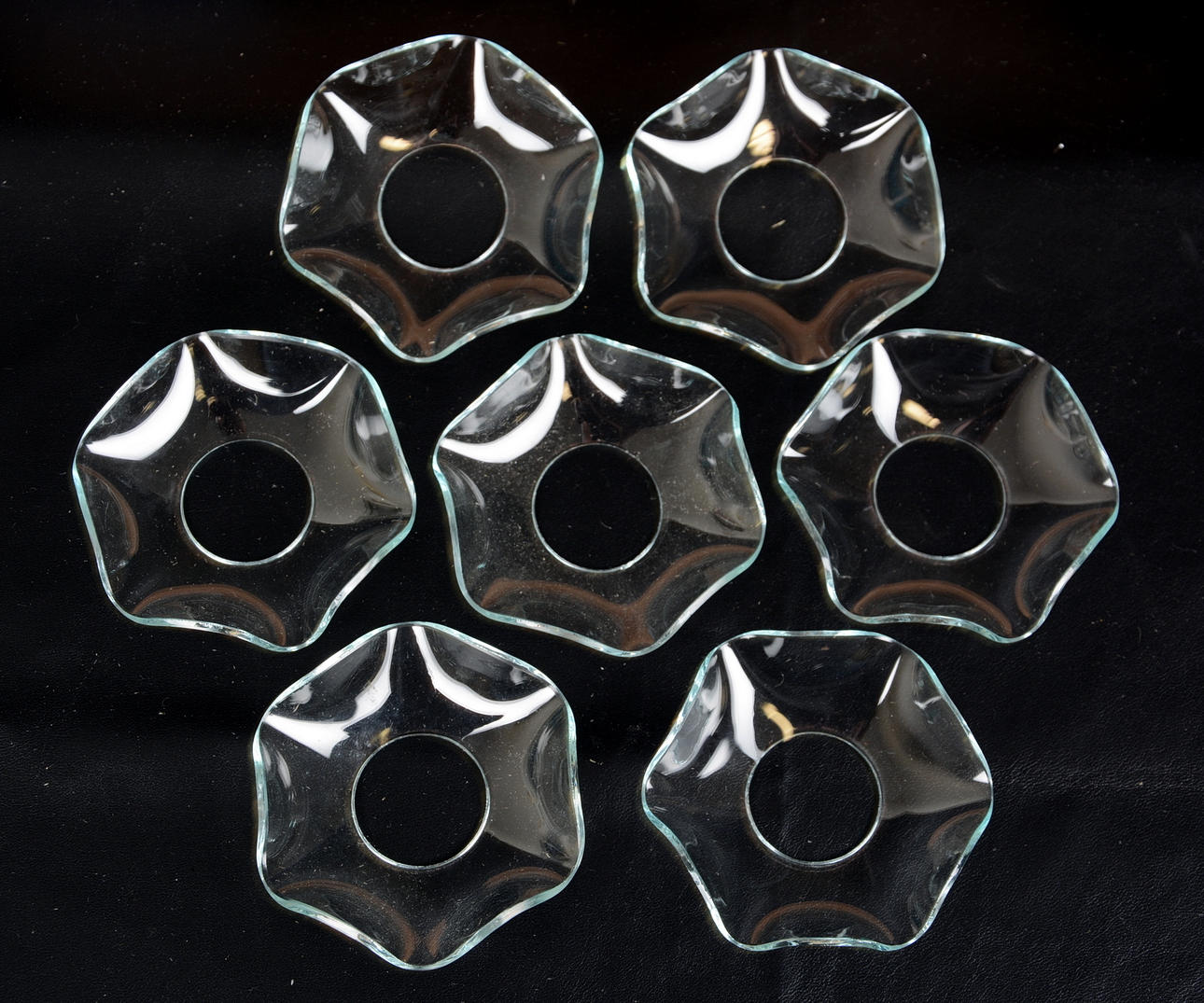 GLASMANCHETTER TILL KRISTALLKRONOR, 110 stycken.