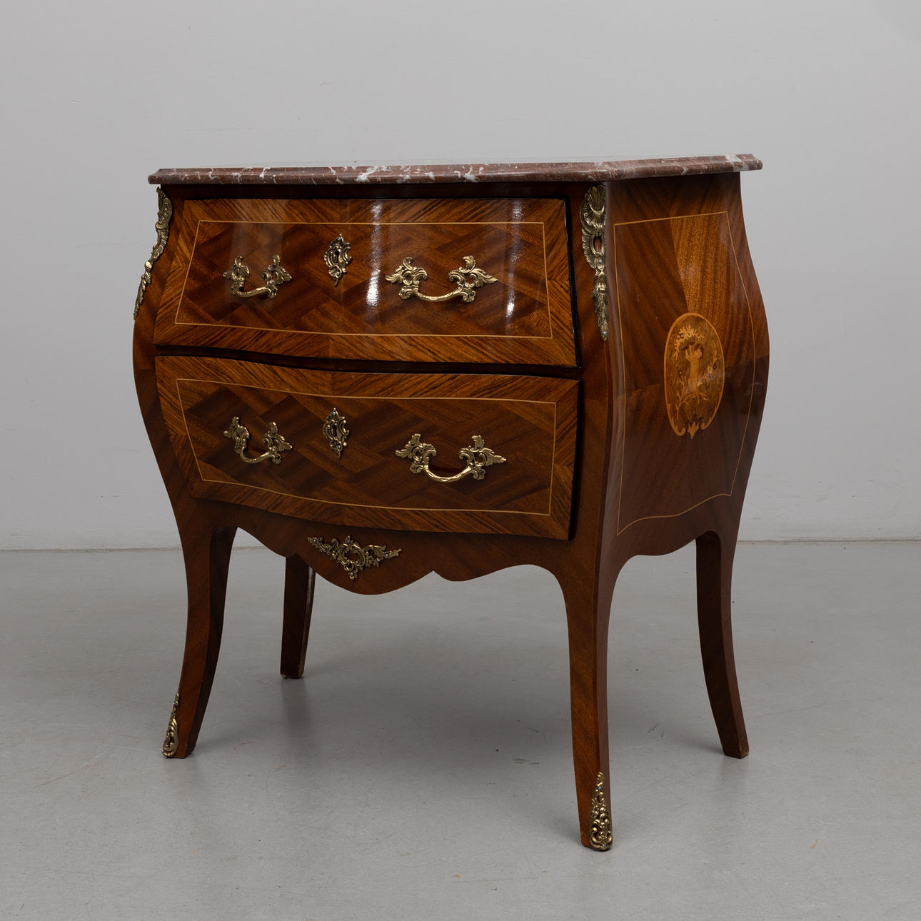 BYRÅ, rokokostil, 1900-talets mitt.