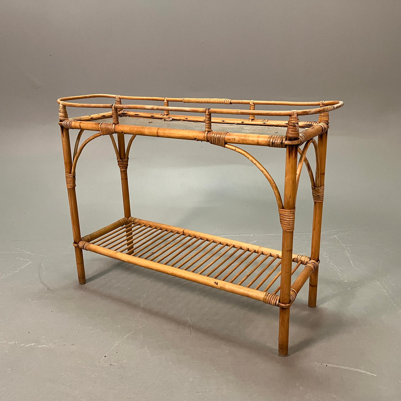 BLOMBORD, bambu/glas, 1900-talets andra hälft.