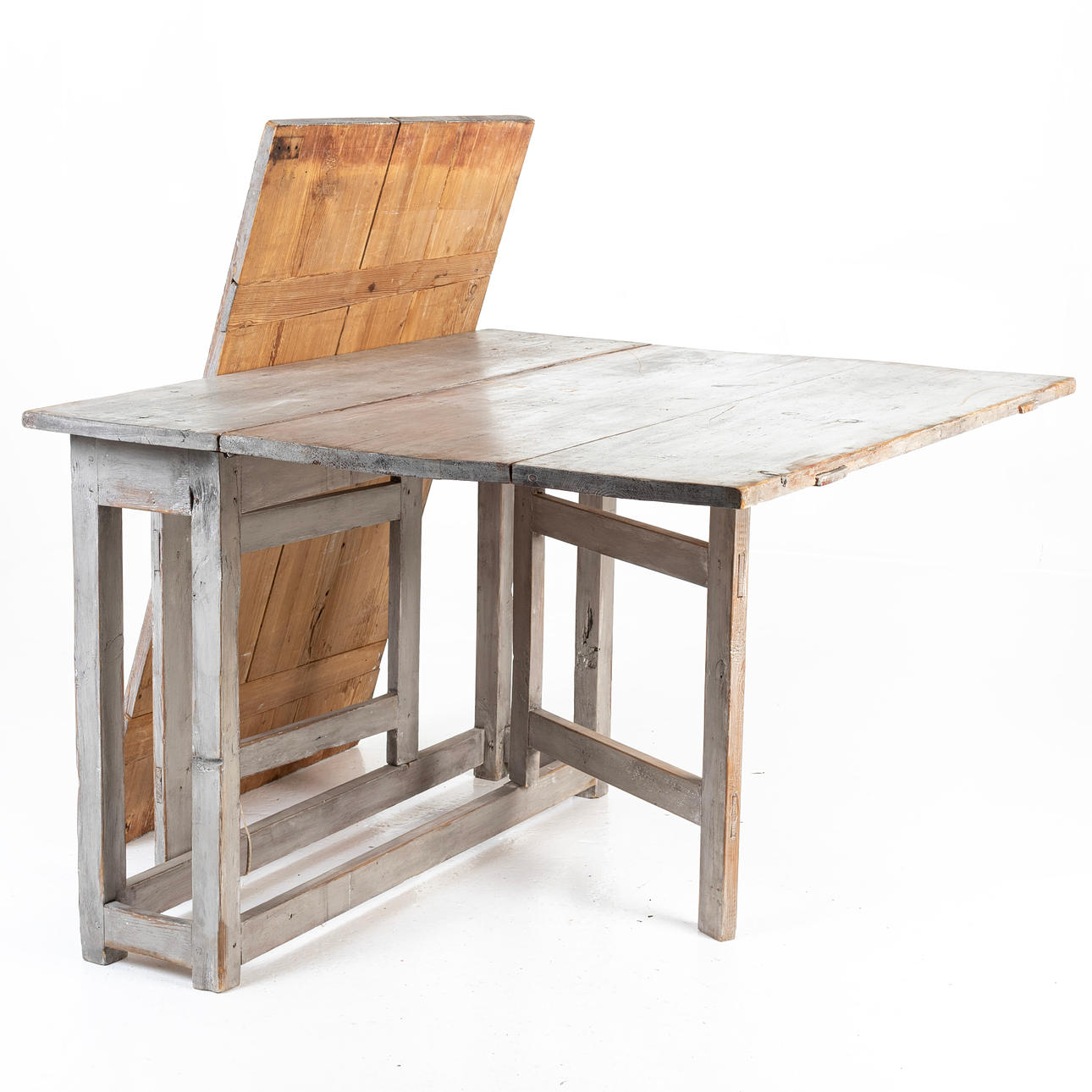 BATTLE TABLE, commoner, 19th century.