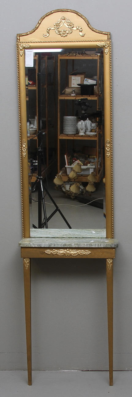 SPEGEL med TRYMÅBORD, delvis förgylld, 1900-tal.