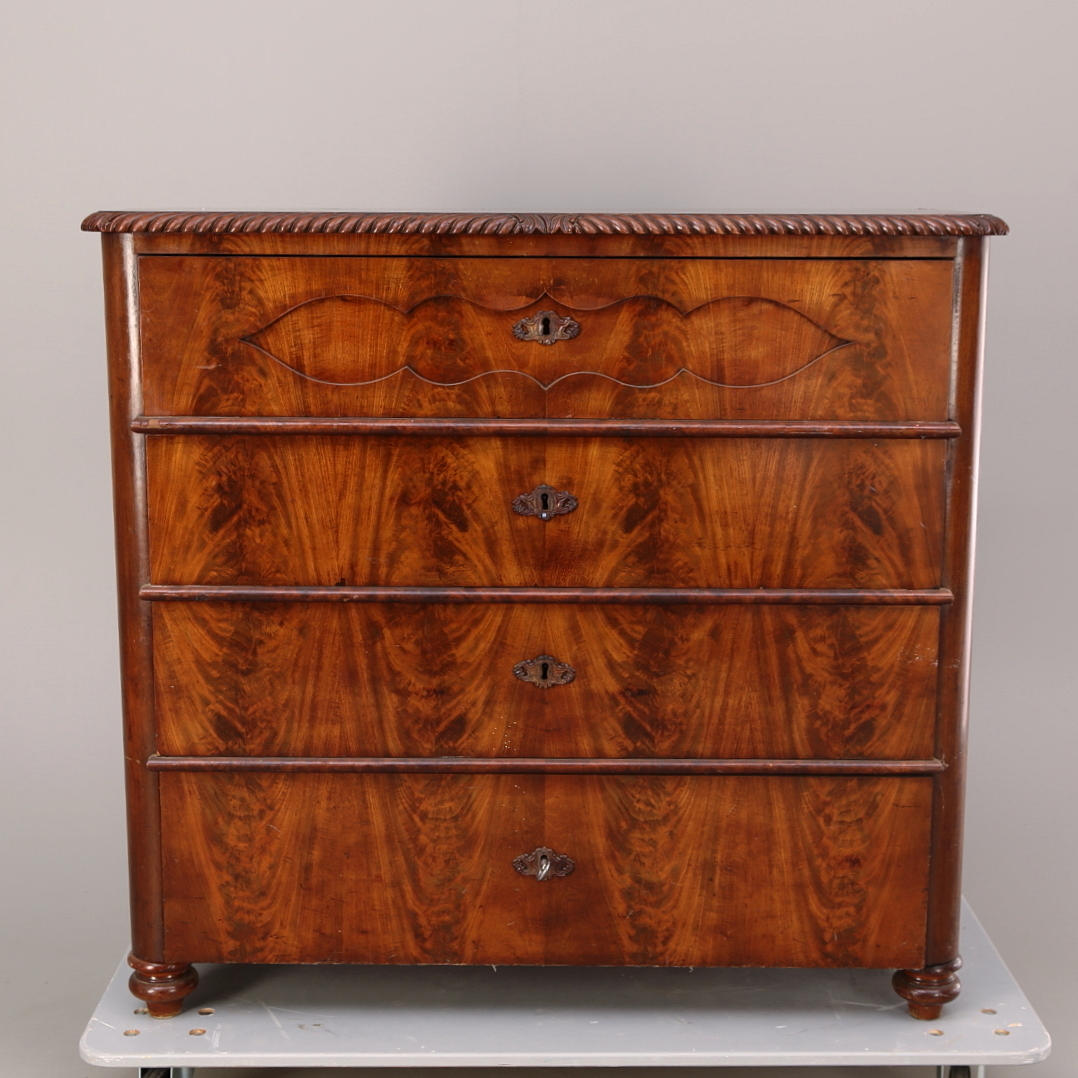 BYRÅ MED SKRIVKLAFF, 1800-/1900-tal.