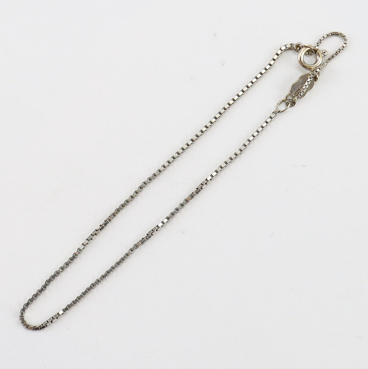 ARMBAND vitguld, stämplat 750.