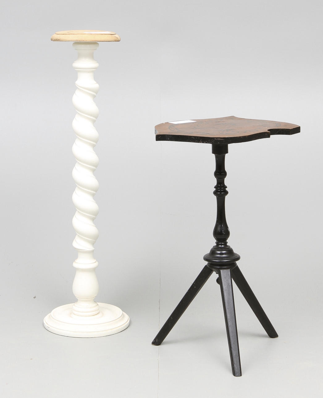 PIEDESTAL SAMT PELARBORD. 18/1900-tal.