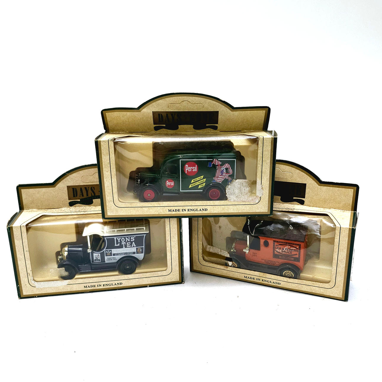 TRE ENGELSKA DAGS-GONE CARS.