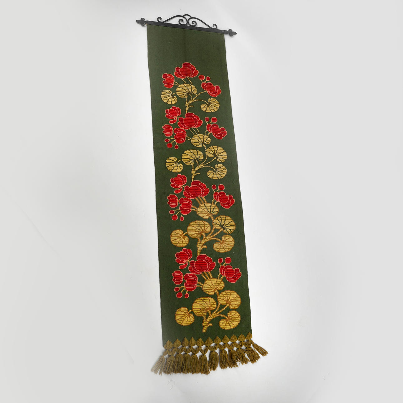 VÄGGBONAD, jugend, ullbroderi, ca 1900.