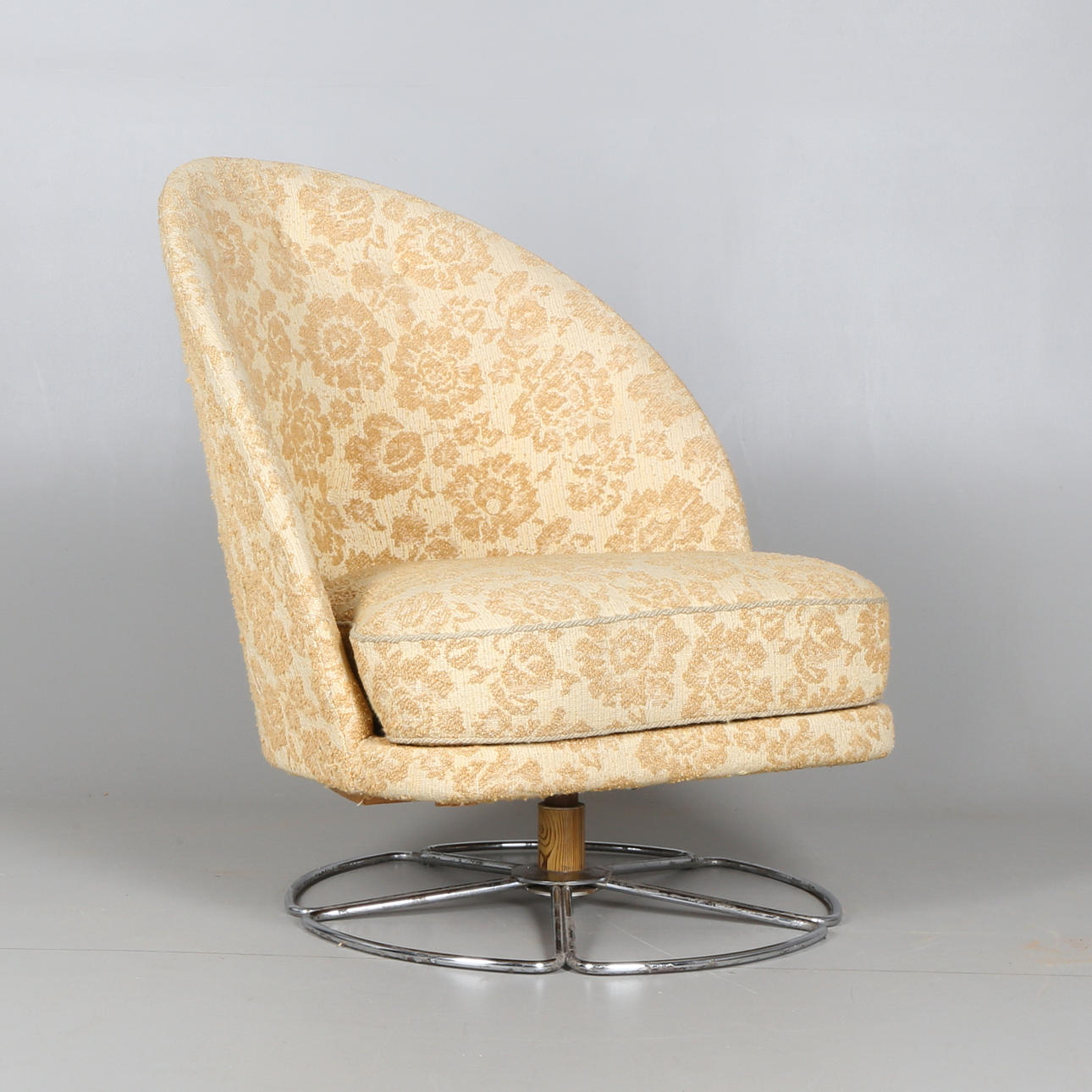 SNURRFÅTÖLJ, tyg, 1960-tal.