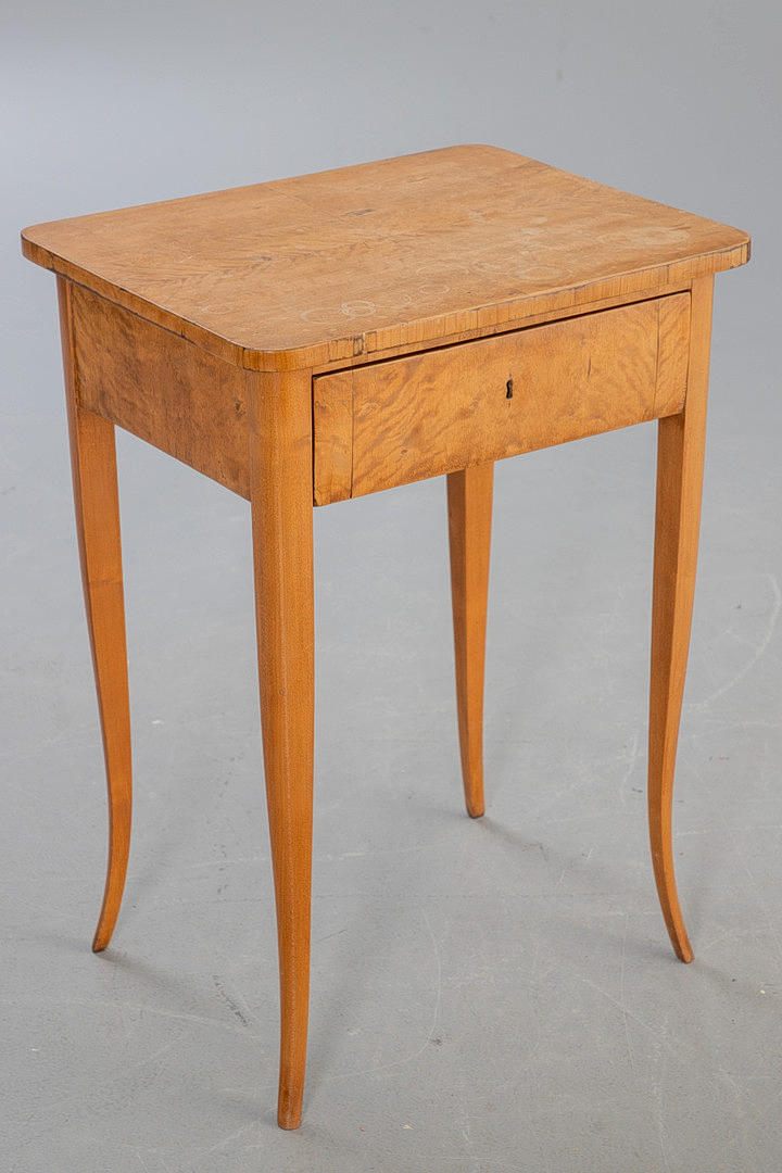 Biedermeier-Nähtisch, Birke, Um 1830.