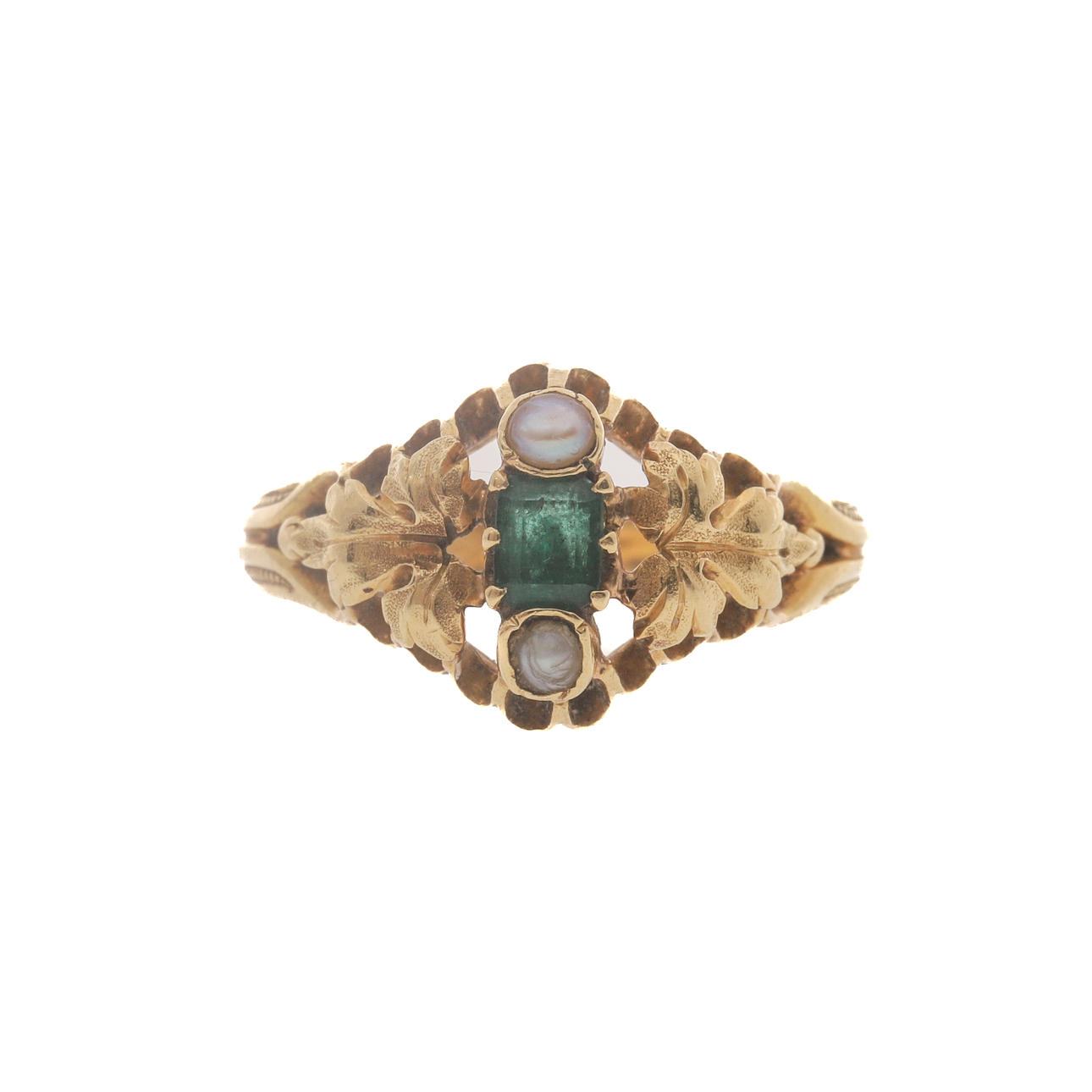 AN 18 CARAT EMERALD AND PEARL RING.