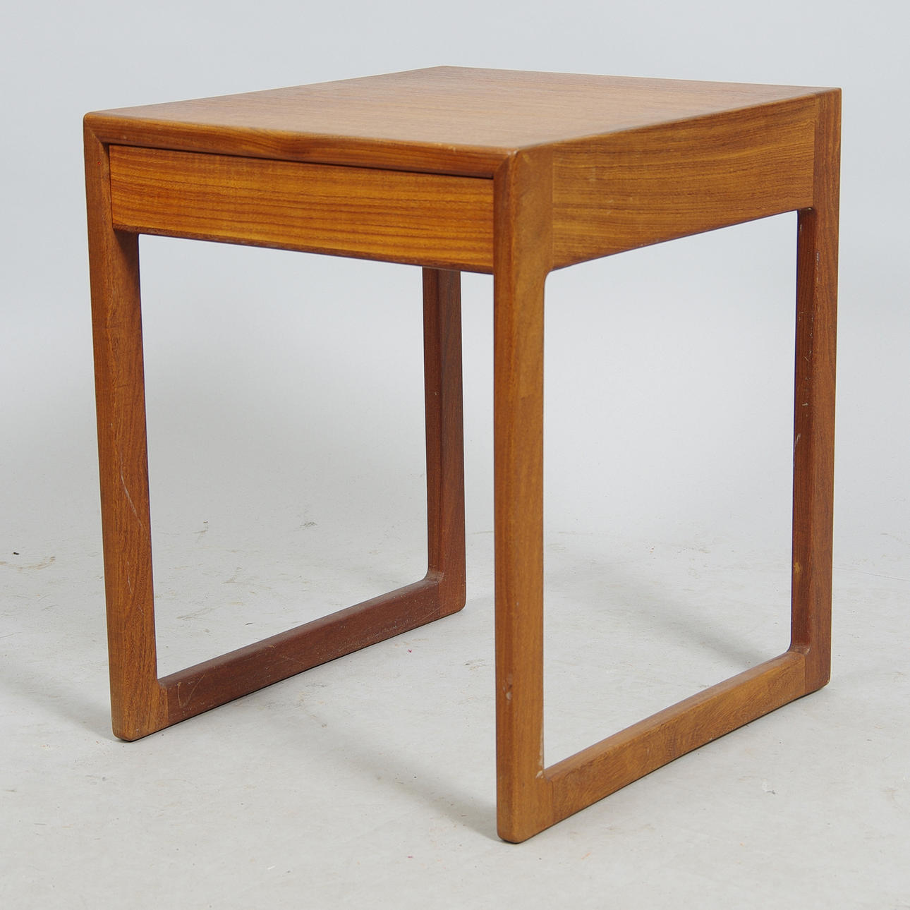 LAMPBORD MED LÅDA, teak, 1900-talets mitt.