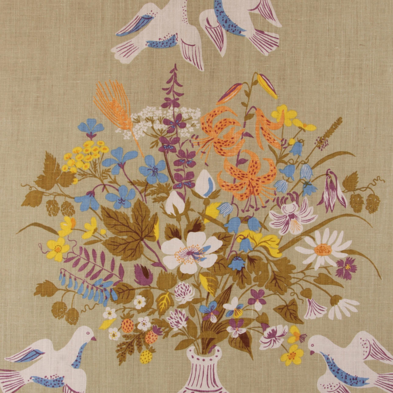 TEXTIL, uppspänt på ram, motiv av duvor, Jobs, 1900-tal.