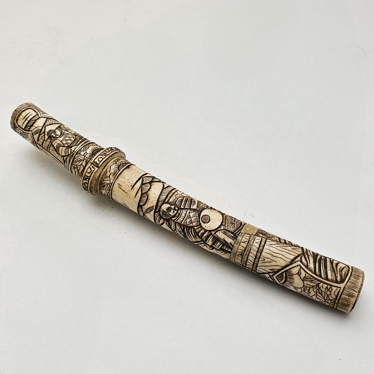 TANTO JAPONÉS CIRCA 1900 EN HUESO TALLADO.