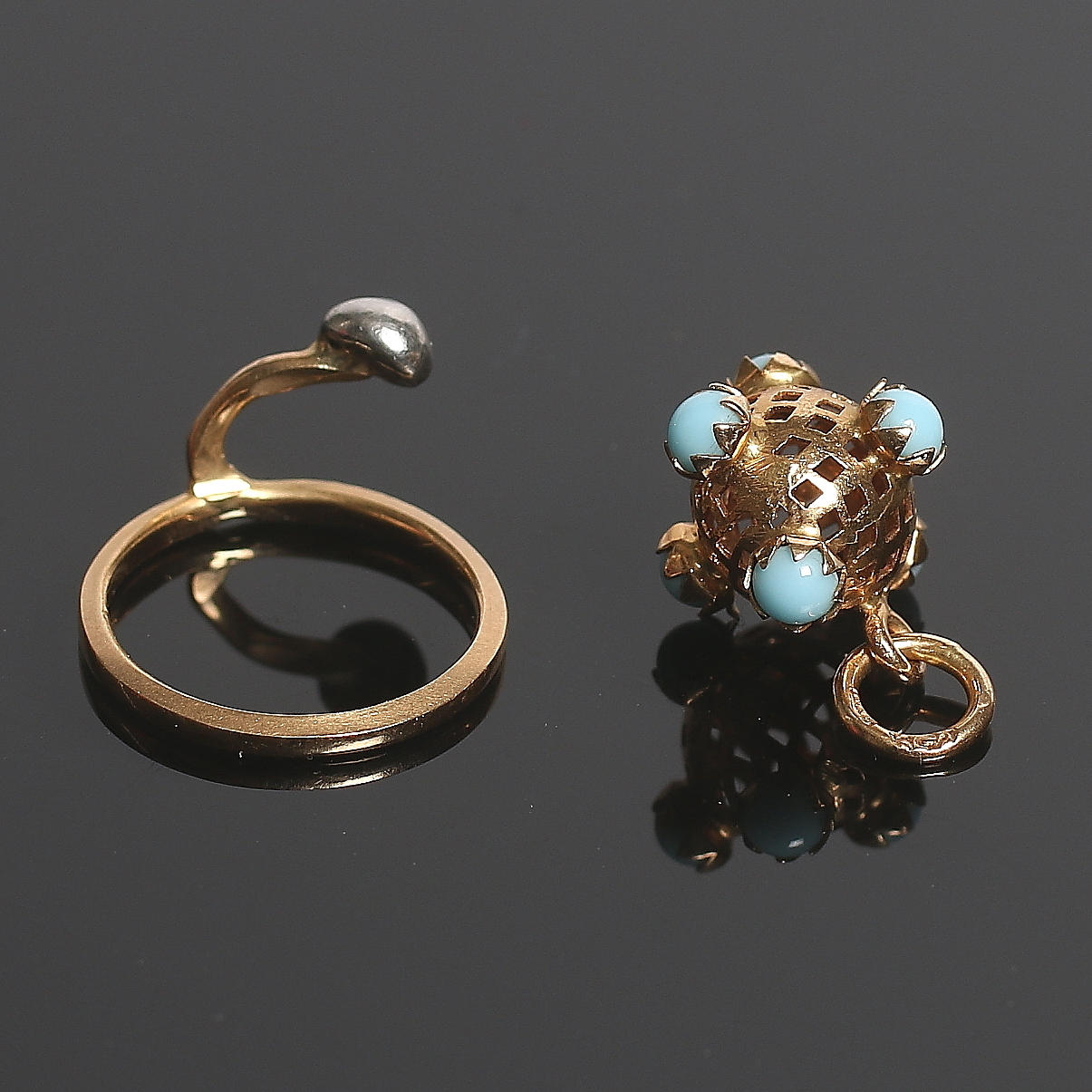 HÄNGE och RING, 18 guld, 1900-tal. Bruttovikt 4 gram.